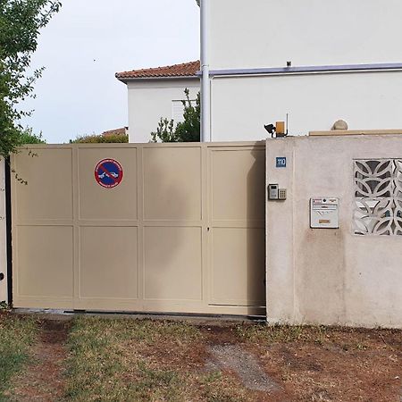 Superbe T2 Avec Jardin, Piscine-Enfant Et Parking Apartamento Arles Exterior foto